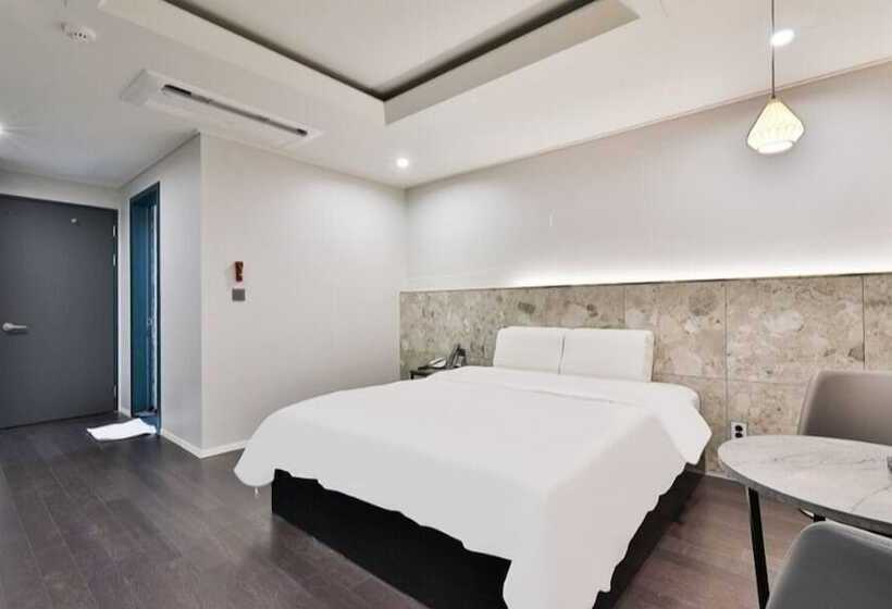 Habitació Deluxe, Beyond