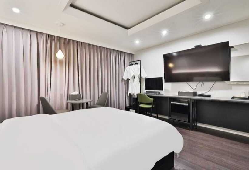 Habitació Deluxe, Beyond