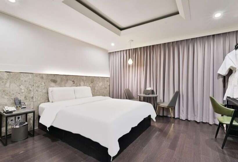 Habitació Deluxe, Beyond