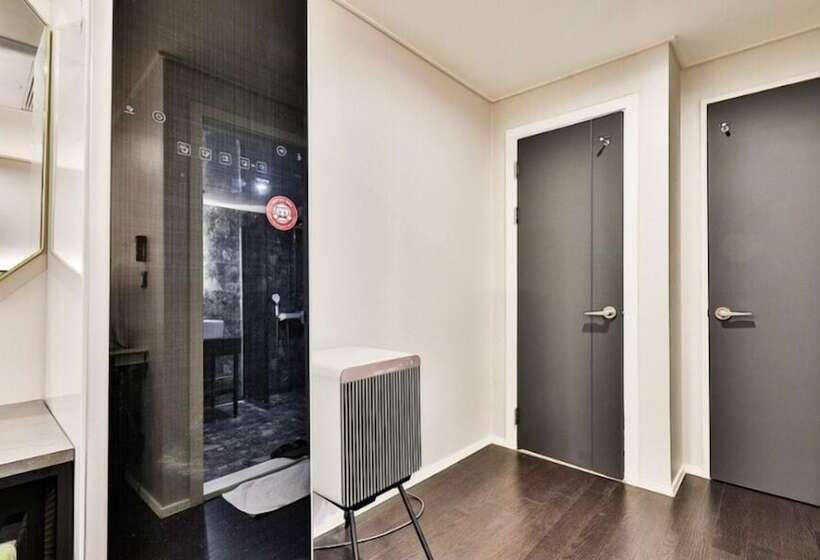 Habitació Superior, Beyond