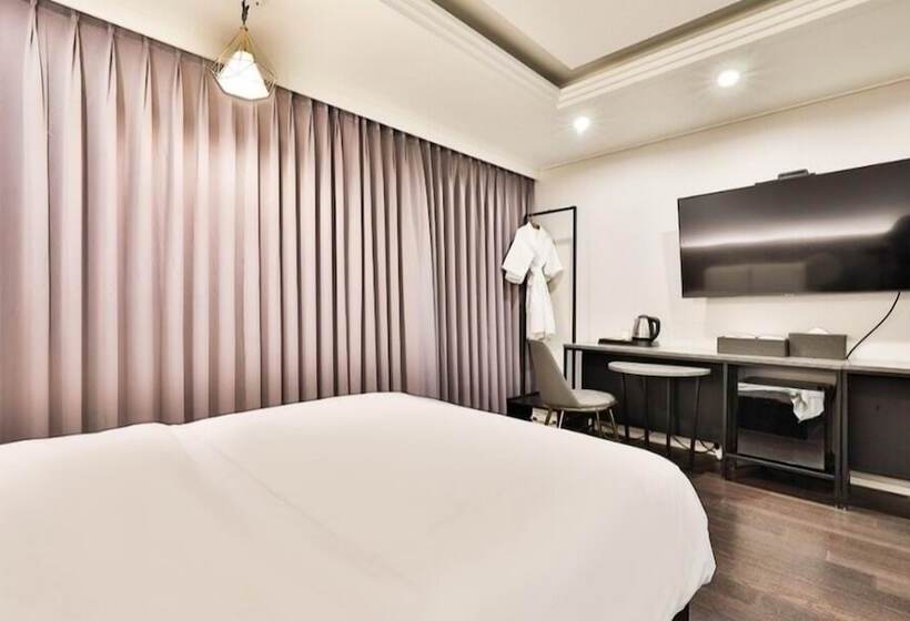 Habitació Superior, Beyond