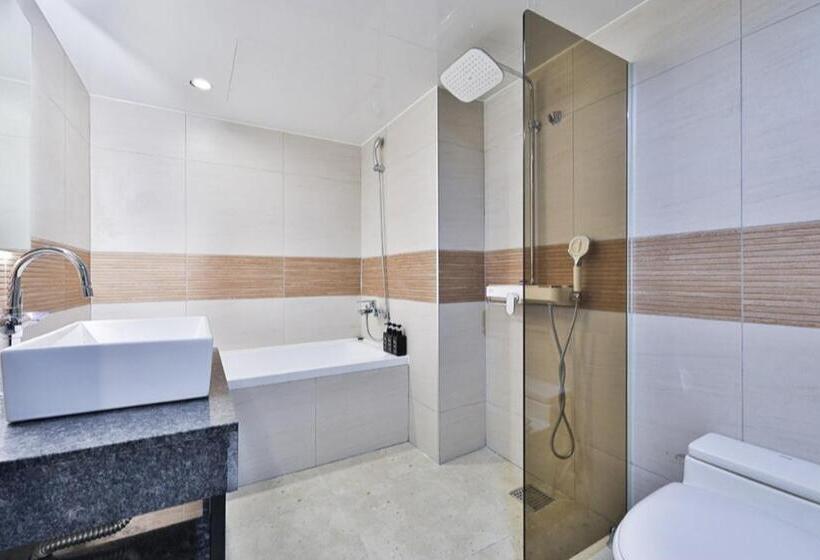 Habitació Estàndard, Beyond