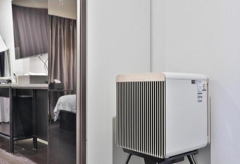 Habitació Deluxe, Beyond