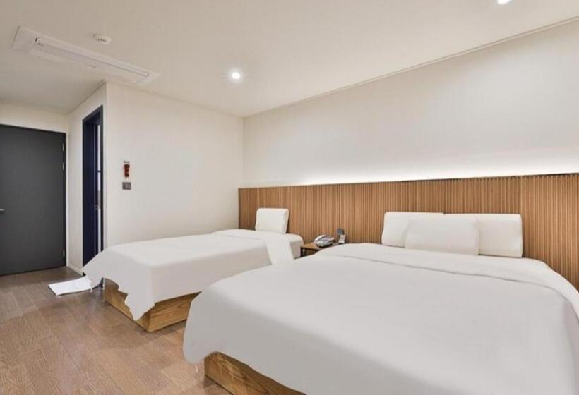 Habitació Deluxe, Beyond