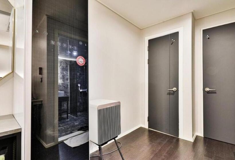 Habitació Superior, Beyond