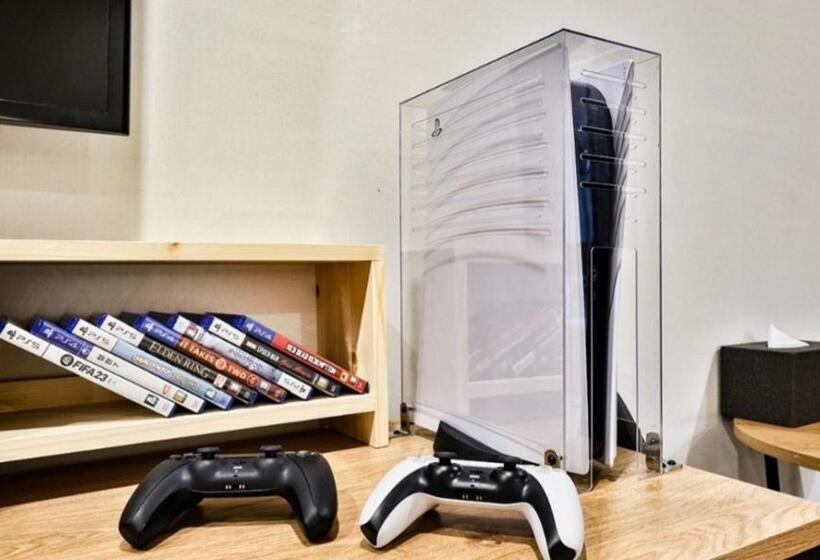 Habitació Superior, Beyond