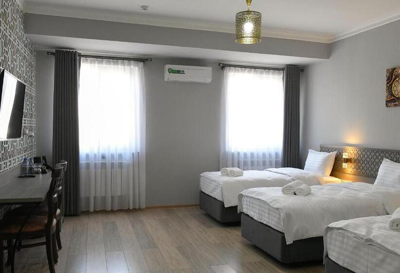 غرفة قياسية ثلاثية, Khan Hotel Samarkand