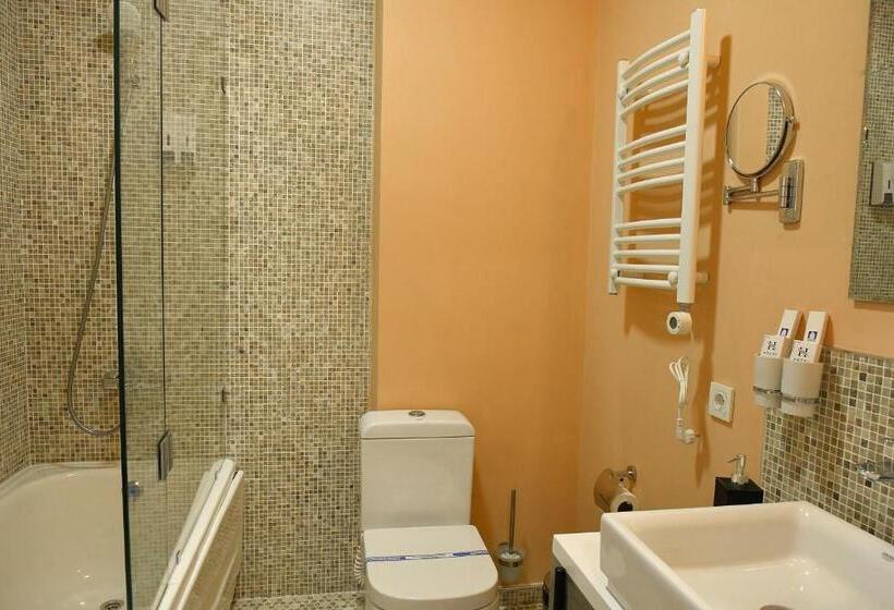 غرفة قياسية ثلاثية, Khan Hotel Samarkand