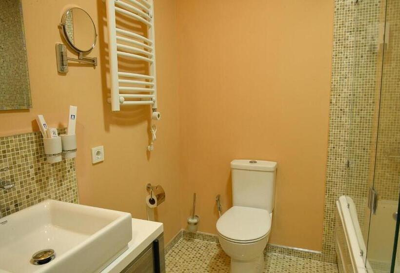 جناح جونيور, Khan Hotel Samarkand