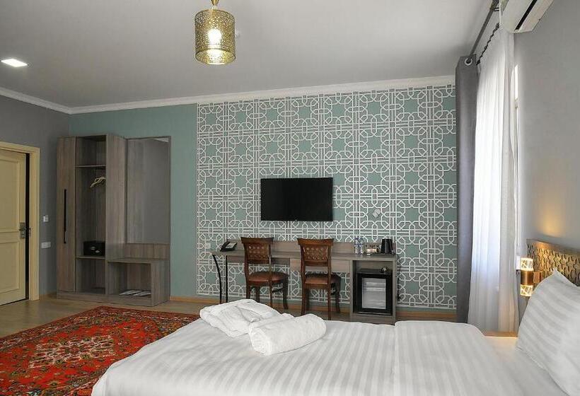 جناح جونيور, Khan Hotel Samarkand