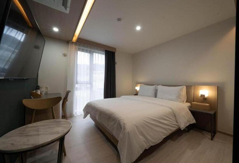 اتاق لوکس, Hound Hotel Gimhae Samgye