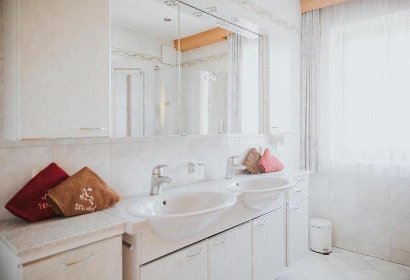 شقة غرفتين نوم مزودة بشُرفة, Appartements Wieshof