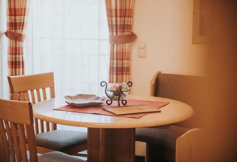 شقة غرفتين نوم مزودة بشُرفة, Appartements Wieshof