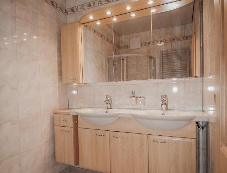 آپارتمان 1 خوابه با بالکن, Appartements Wieshof