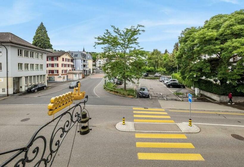 חדר סטנדרט נוף להרים, Becozy Du Lac Self Check In Hotel Riviera Edition