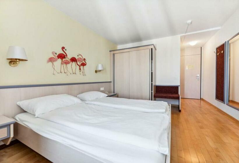 חדר סטנדרט נוף להרים, Becozy Du Lac Self Check In Hotel Riviera Edition