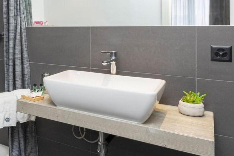 标准三人间, Central, Spa & Lounge Bar