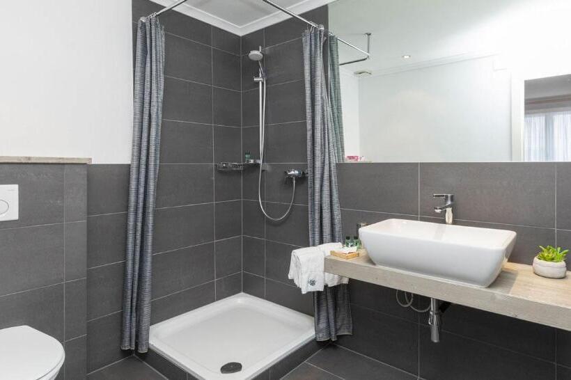 Четырехместный Номер Стандарт, Central, Spa & Lounge Bar