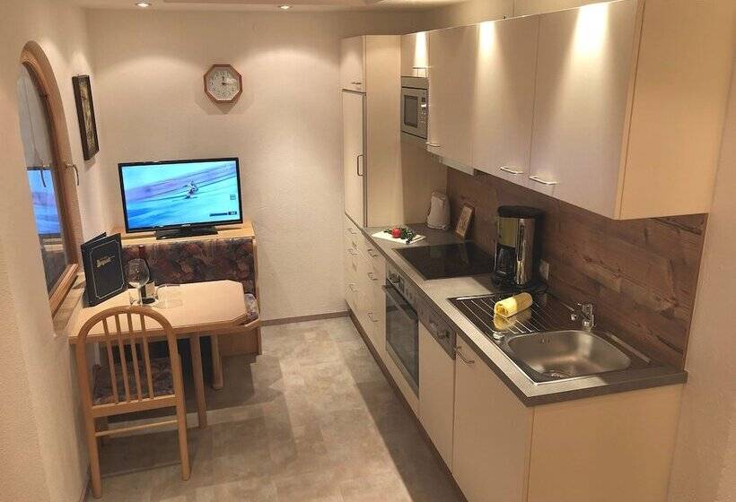 Апартаменты 2 Спальни, Garni Bergwelt