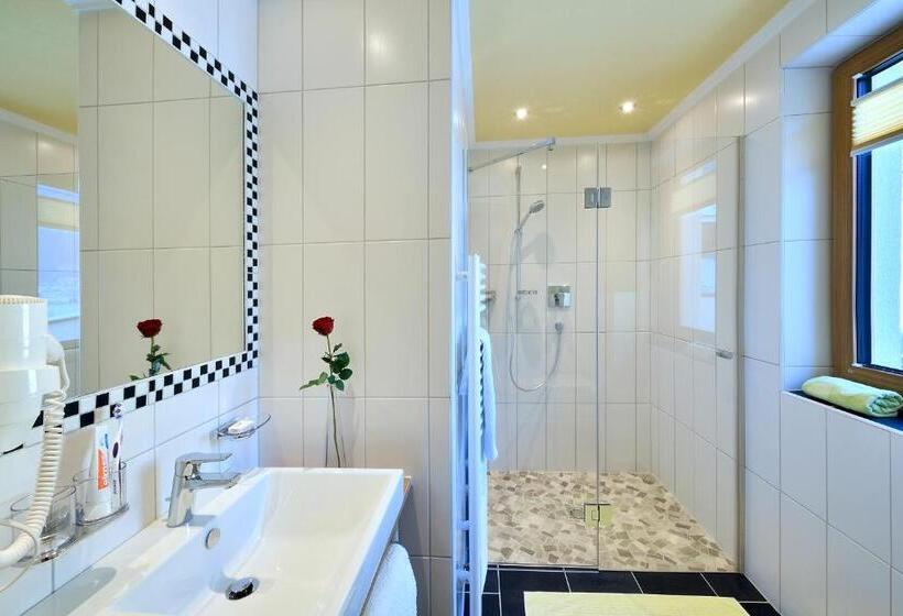 Апартаменты 3 Спальни, Garni Bergwelt