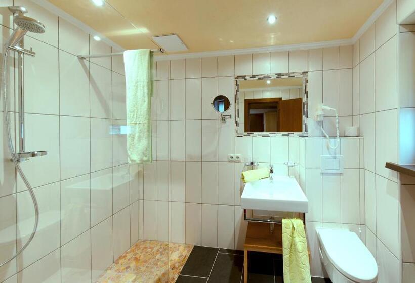 Апартаменты 3 Спальни, Garni Bergwelt