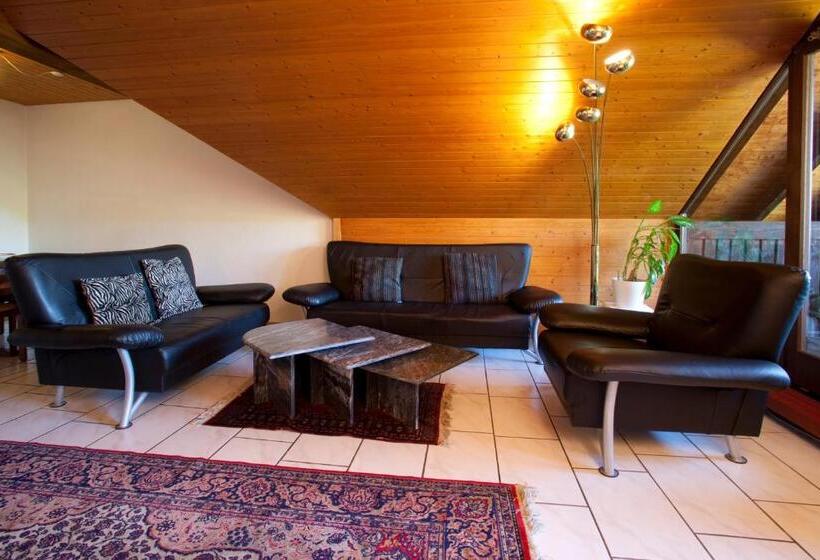 شقة 3 غرف, Gasthaus Hirschen