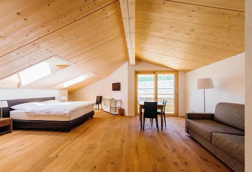 스탠다드 스튜디오 (전망), Guarda Lodge