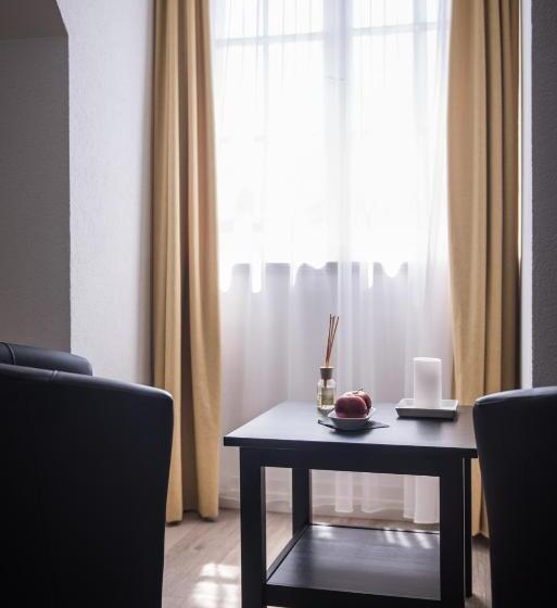 带2个卧室的套房, Max Aviation Villa & Apartments