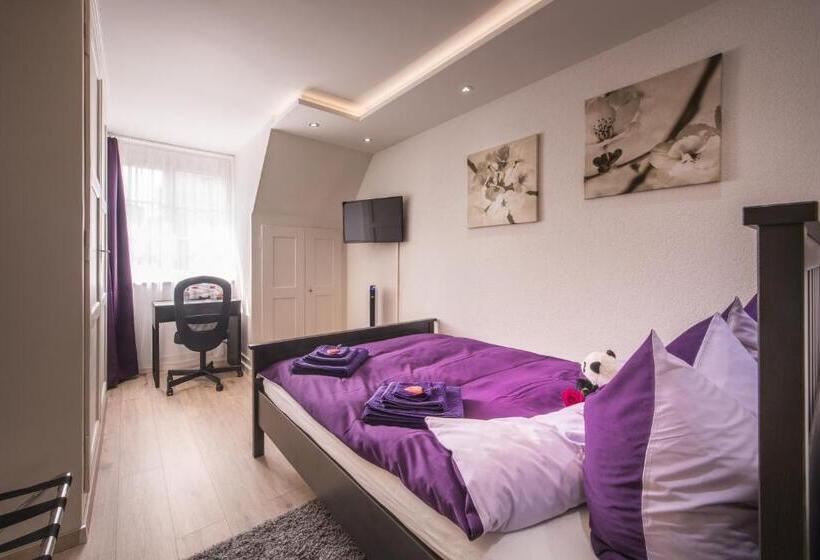 带2个卧室的套房, Max Aviation Villa & Apartments