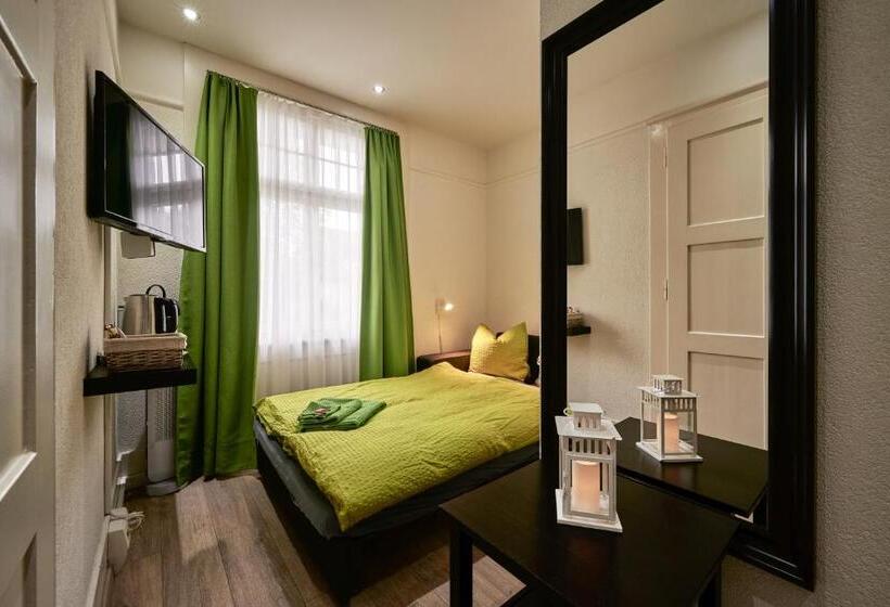 小型豪华套房, Max Aviation Villa & Apartments