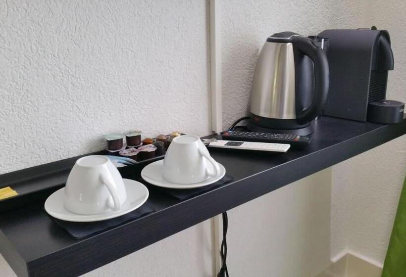 小型豪华套房, Max Aviation Villa & Apartments