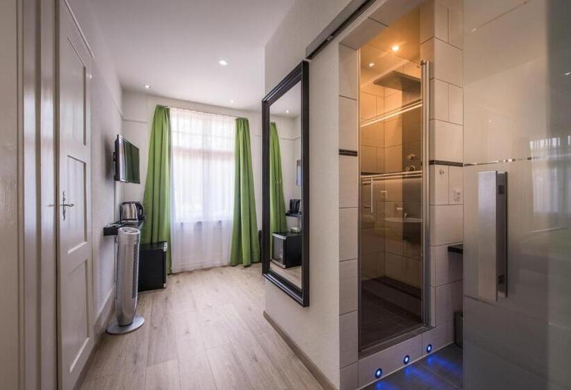 小型豪华套房, Max Aviation Villa & Apartments