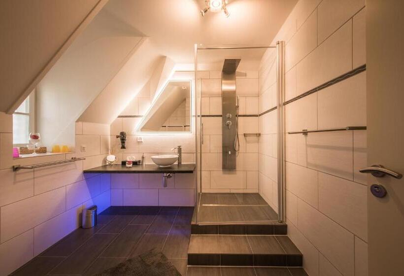 带2个卧室的套房, Max Aviation Villa & Apartments