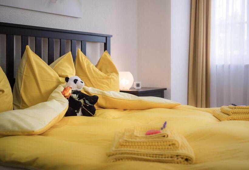 带2个卧室的套房, Max Aviation Villa & Apartments