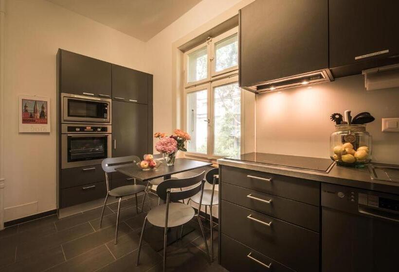 带2个卧室的套房, Max Aviation Villa & Apartments