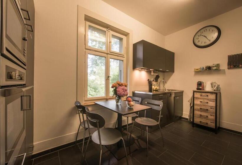 带2个卧室的套房, Max Aviation Villa & Apartments