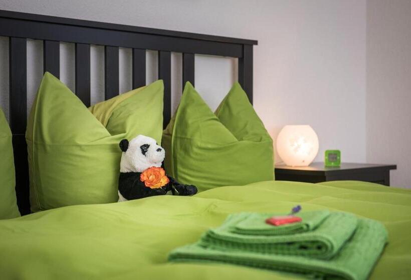 小型豪华套房, Max Aviation Villa & Apartments