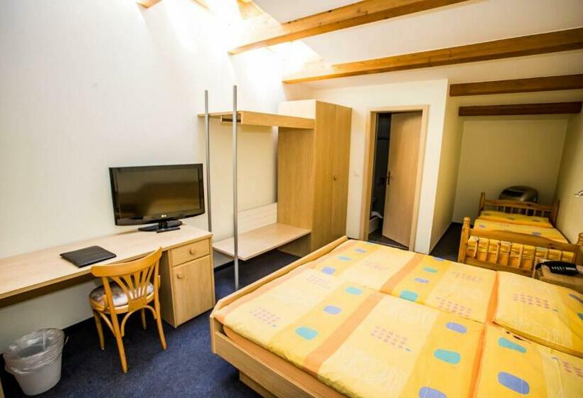 חדר משפחתי, Olympica