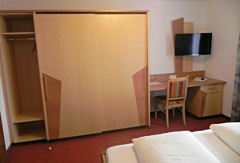 חדר משפחתי, Restaurant Sonnhof