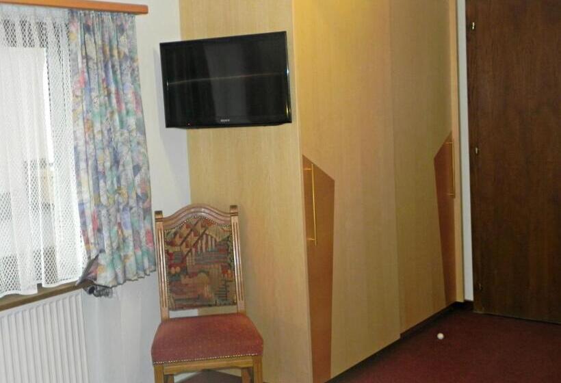 חדר משפחתי, Restaurant Sonnhof