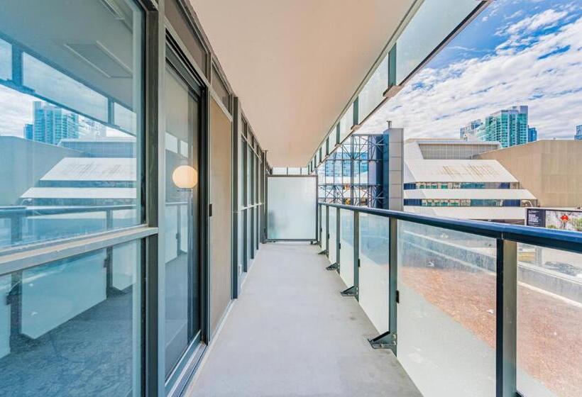 شقة غرفة واحدة, 300 Front Property