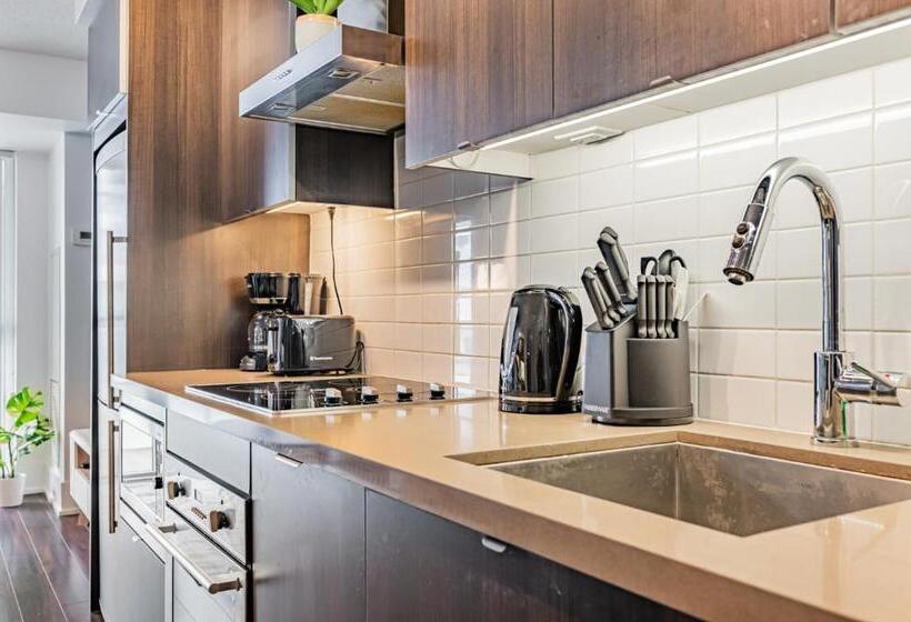 شقة غرفة واحدة, 300 Front Property