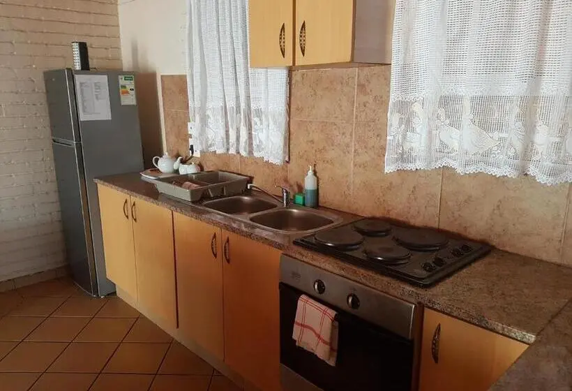 Perhehuone, Golden Dawn Chalets