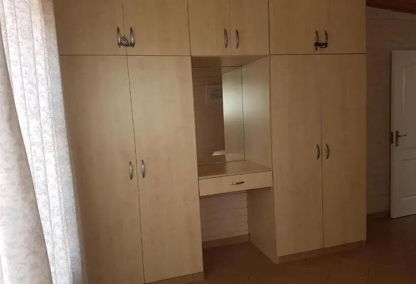 Perhehuone, Golden Dawn Chalets