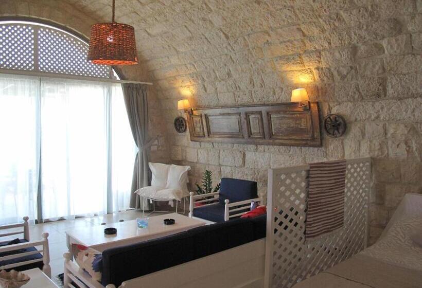 سوییت جونیور با چشم‌انداز دریا, Le Blanc Bleu