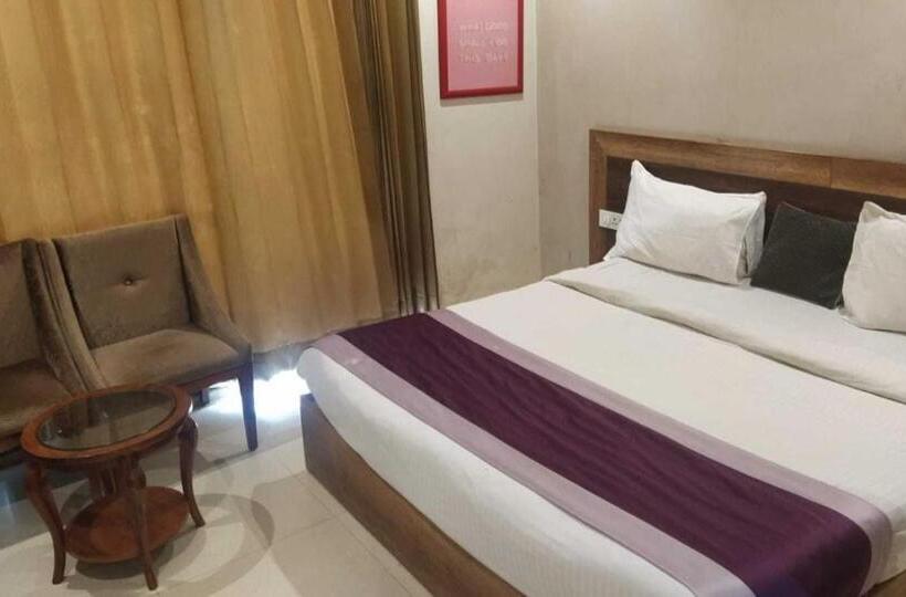 三人经典房间, Pop 80730e Hotel Rajeshwari