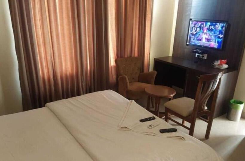 三人经典房间, Pop 80730e Hotel Rajeshwari