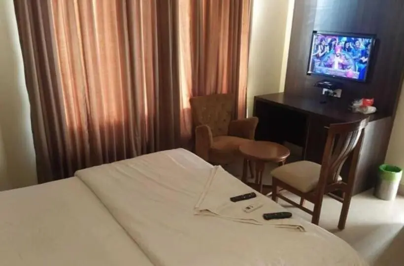 トリプルクラシックルーム, Pop 80730e Hotel Rajeshwari
