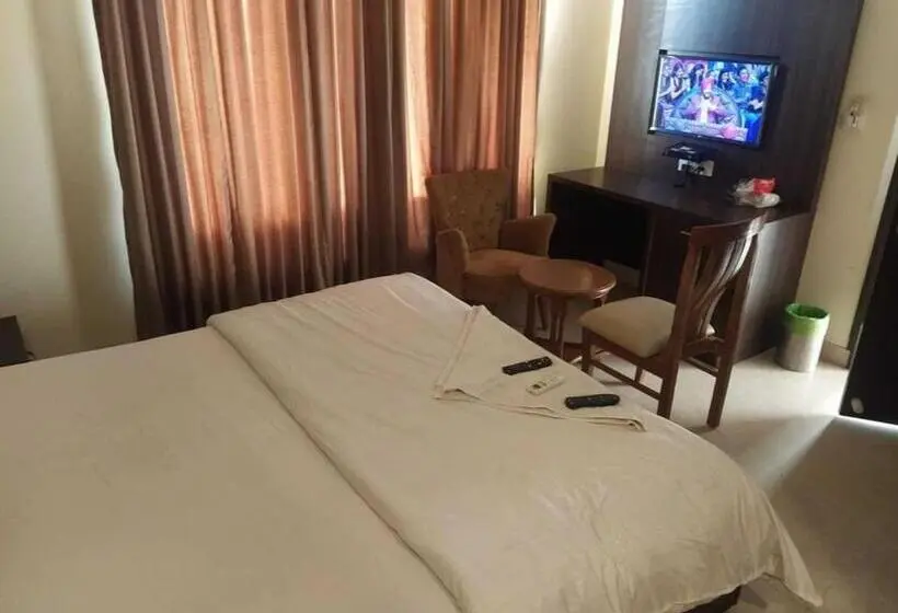 トリプルクラシックルーム, Pop 80730e Hotel Rajeshwari