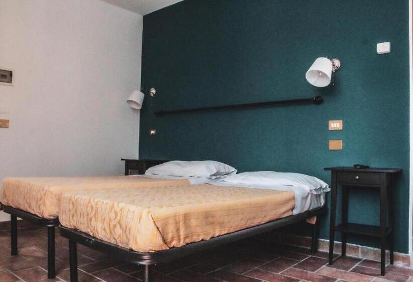 غرفة قياسية مزوَّدة بتراس, Da Laura